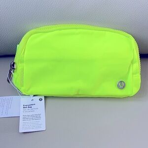 Lululemon Everywhere belt bag